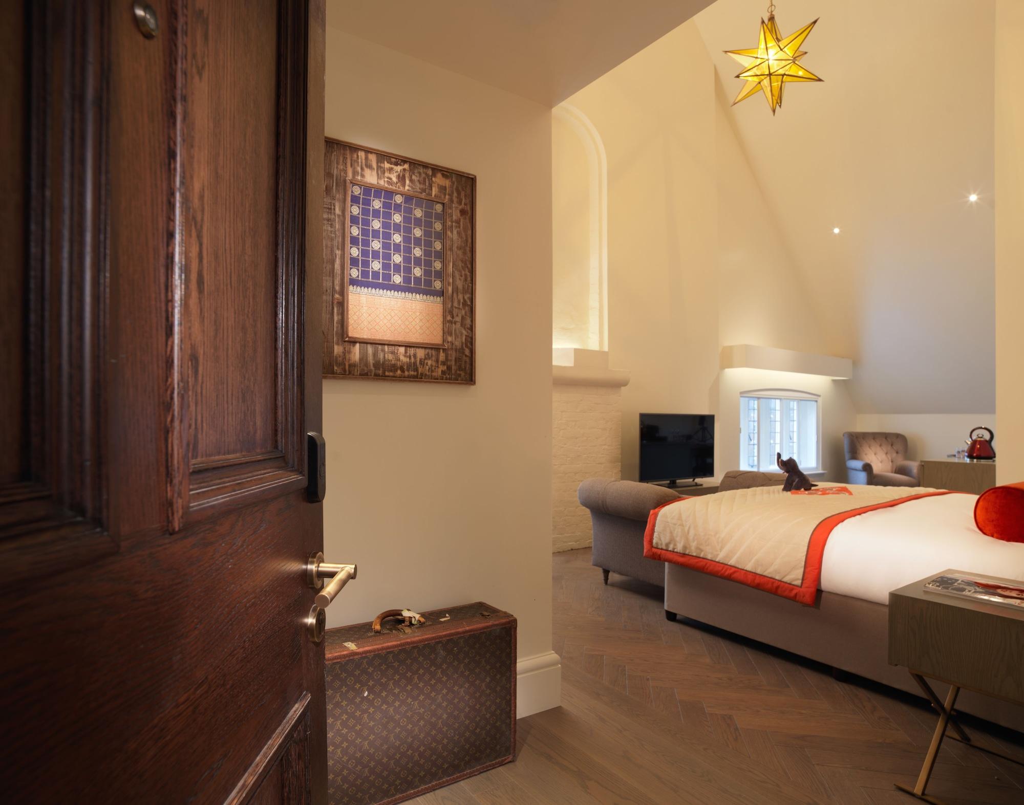The Lalit London Hotel Quarto foto A room at the hotel