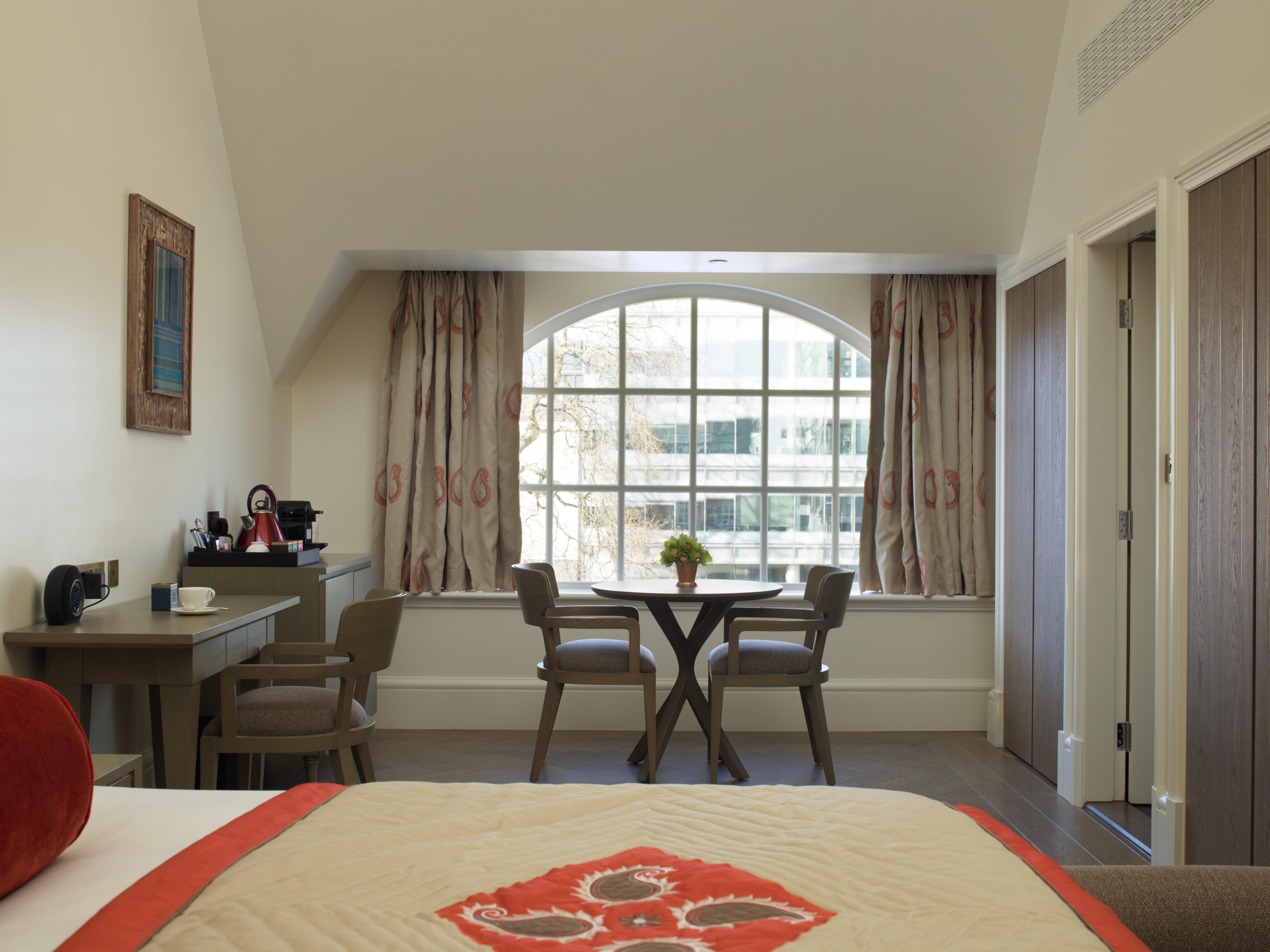 The Lalit London Hotel Quarto foto A room at the hotel