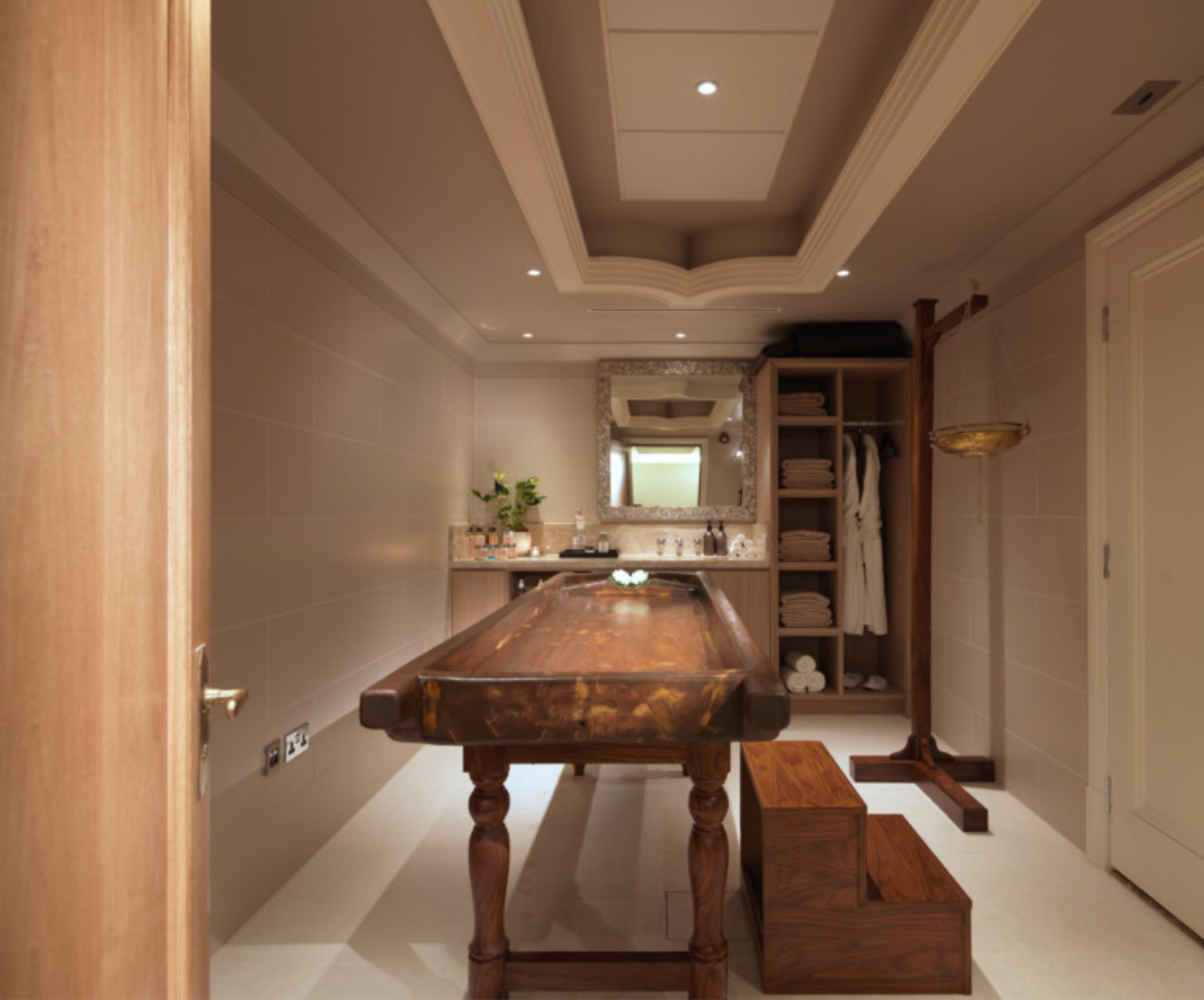 The Lalit London Hotel Exterior foto A treatment room at the spa