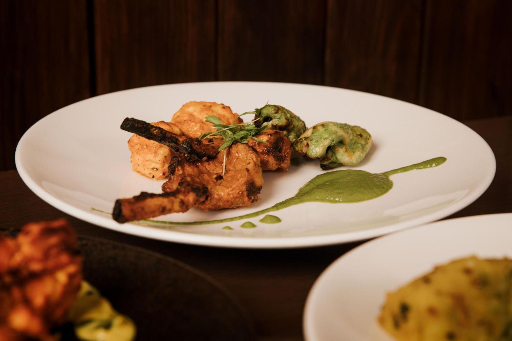 The Lalit London Hotel Exterior foto Chicken Tikka