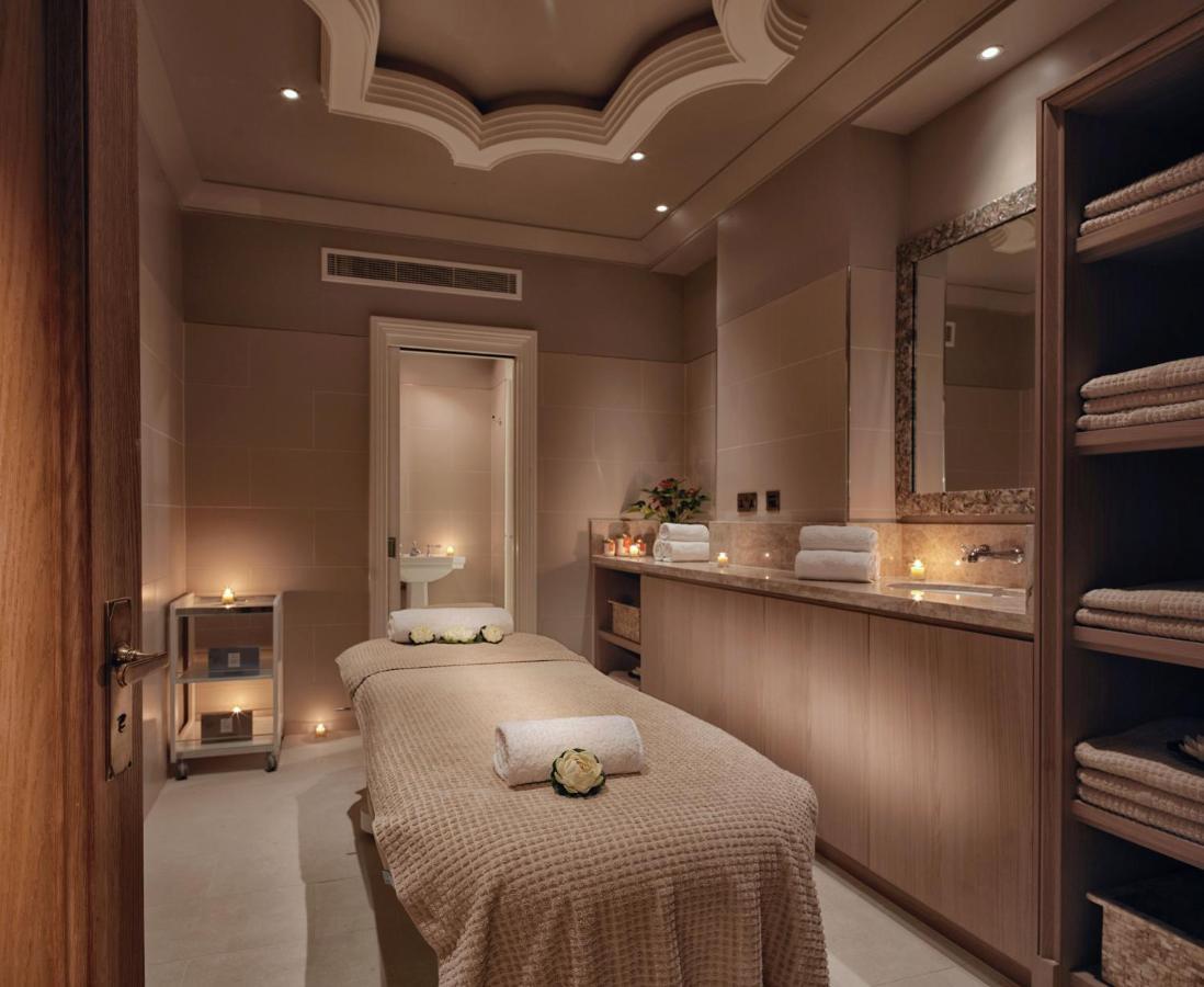 The Lalit London Hotel Exterior foto A treatment room at the spa